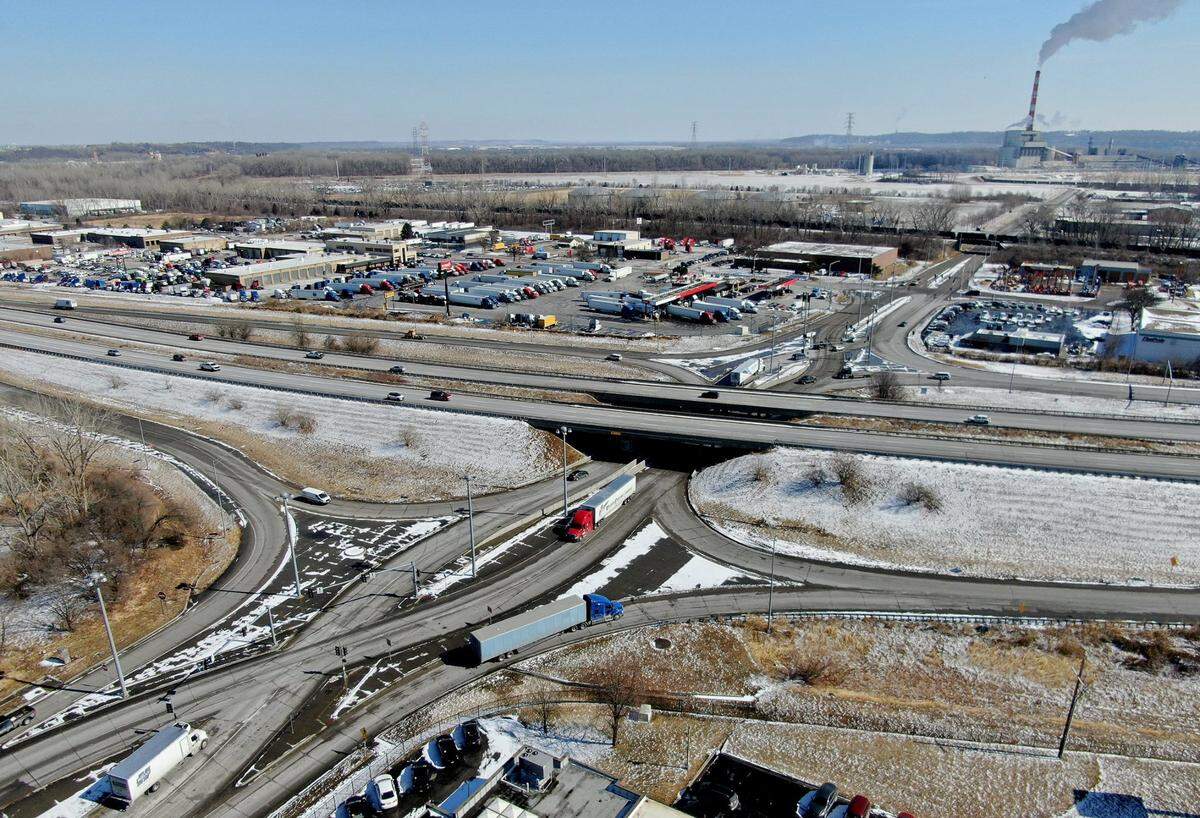 Interstate 435 and Front Street, where three people died in separate crashes.