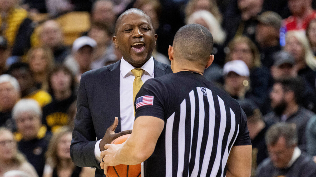 Missouri coach Dennis Gates argues a call with a referee during the first half of a game against Alabama on Jan. 21, 2023, in Columbia, Mo.
