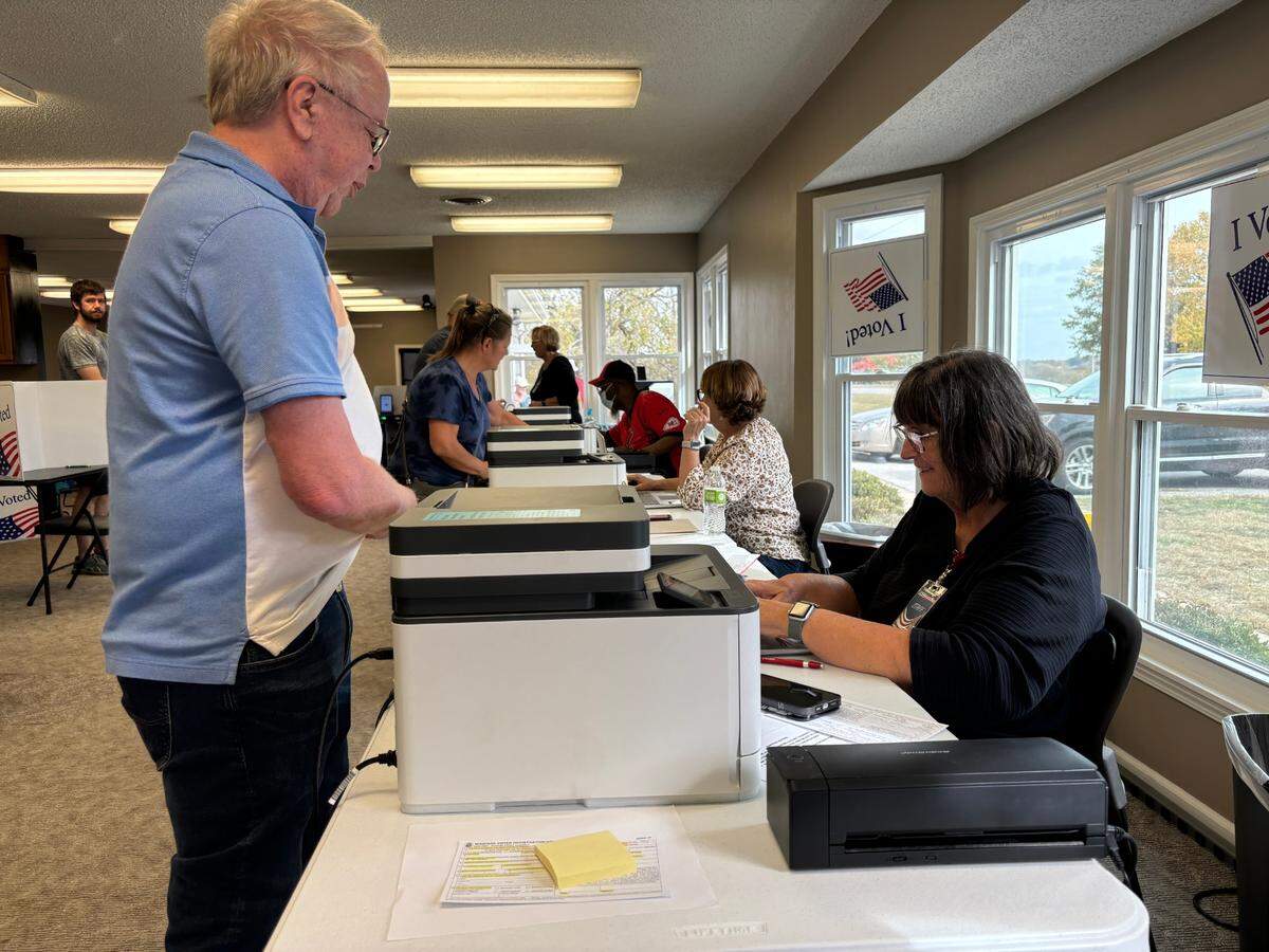 A poll worker helped a Jackson County resident vote early inside of Blue Springs’ Fleming Meeting Hall. People waited two hours to cast their ballots a week before the Nov. 5 Election Day on Tuesday, Oct. 29.