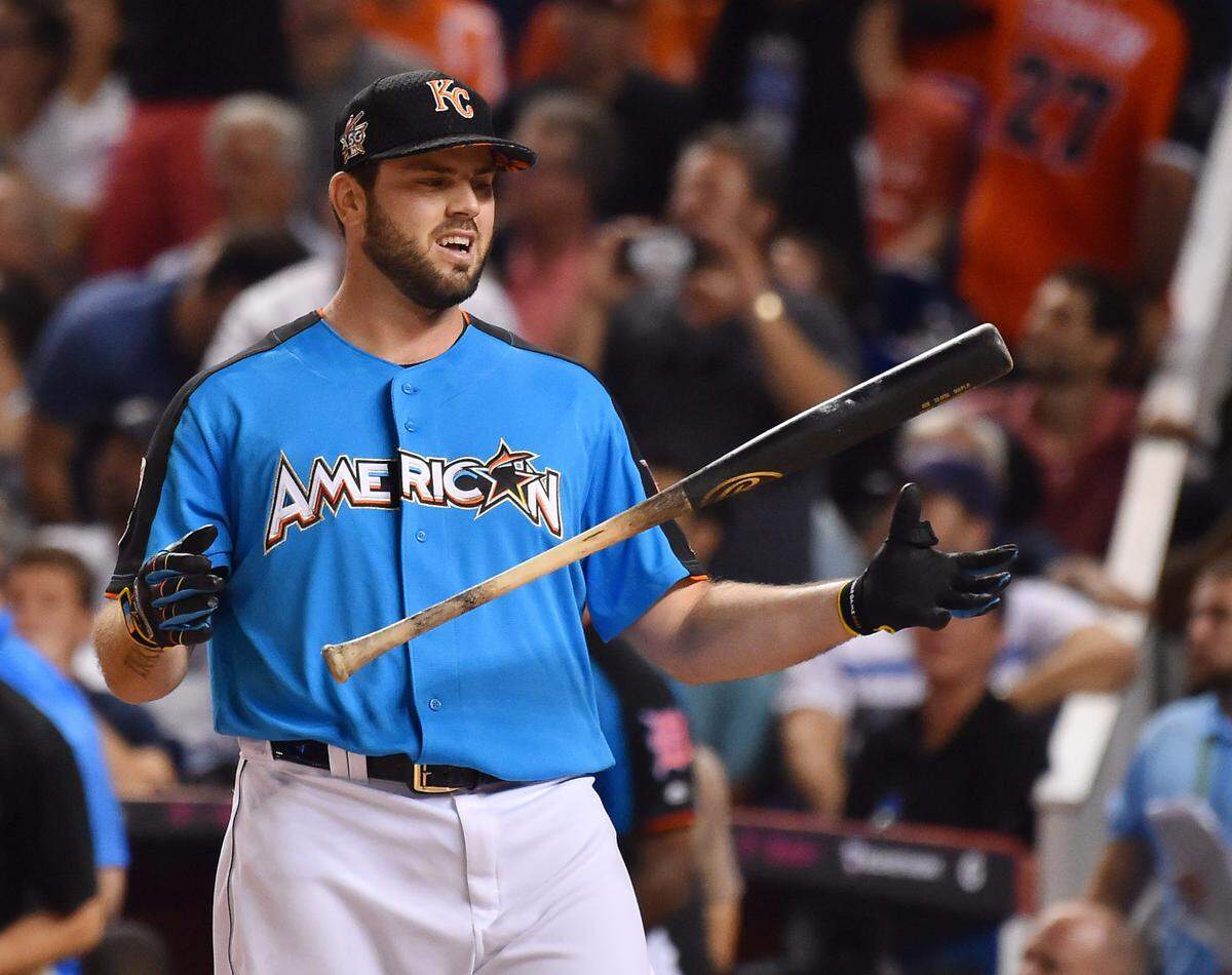 Mike Moustakas had a nice run going during the first round of the bracket-style 2017 MLB Home Run Derby at Marlins Park in Miami.