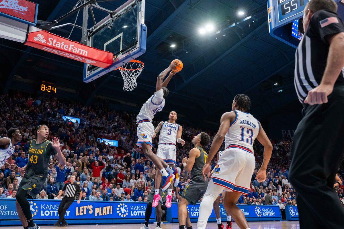 Kansas Jayhawks forward Flory Bidunga (40) goes up for an alley oop slam in the second half of the Jayhawks game vs. the Baylor Bears on Friday, January 16, 2026, at Allen Fieldhouse.