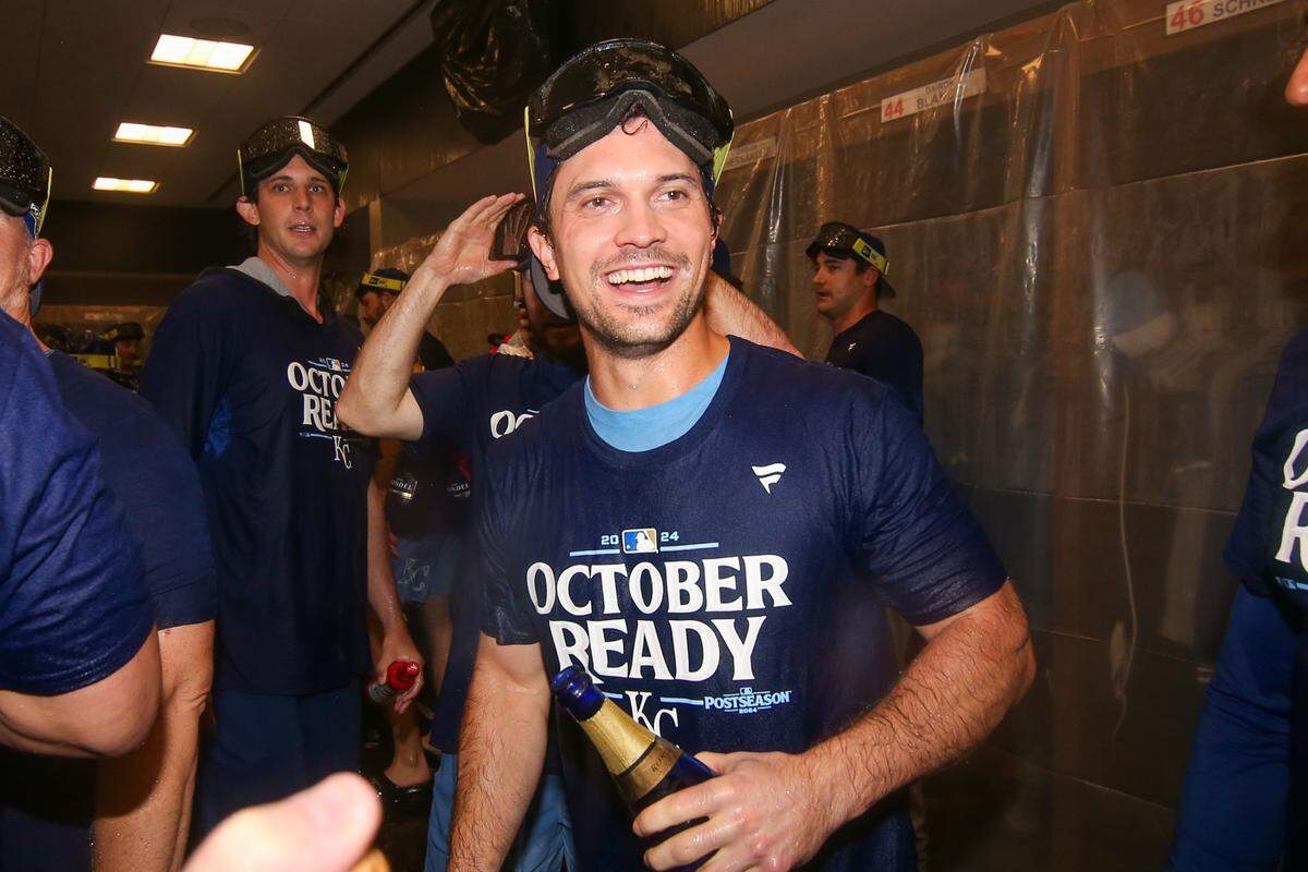 Kansas City Royals second baseman Adam Frazier (26) celebrates after clinching a wild card playoff birth after a game against the Atlanta Braves at Truist Park. 