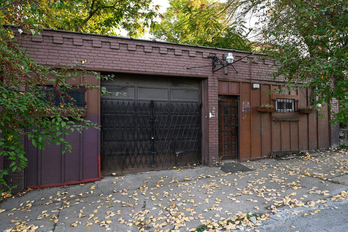 The mechanic’s garage at 709 W. 17th St. prior to its renovation.