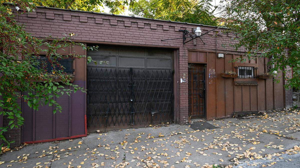 Redevelopers plan to turn this West Side building into a coffee shop and lounge in 2023.