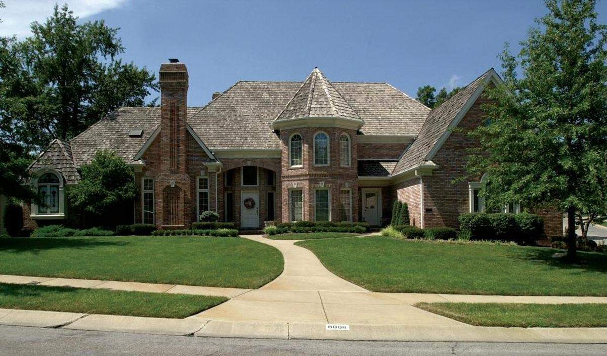 At the time of his arrest, Robert Courtney lived in an upscale subdivision near Interstate 29 and Missouri 45 in Kansas City, North.