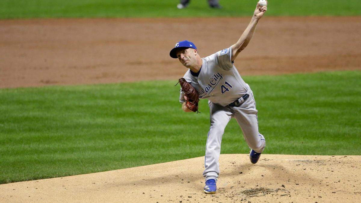 Kansas City Royals’ Danny Duffy pitches during the first inning of the team’s baseball game against the Milwaukee Brewers on Friday, Sept. 18, 2020, in Milwaukee.