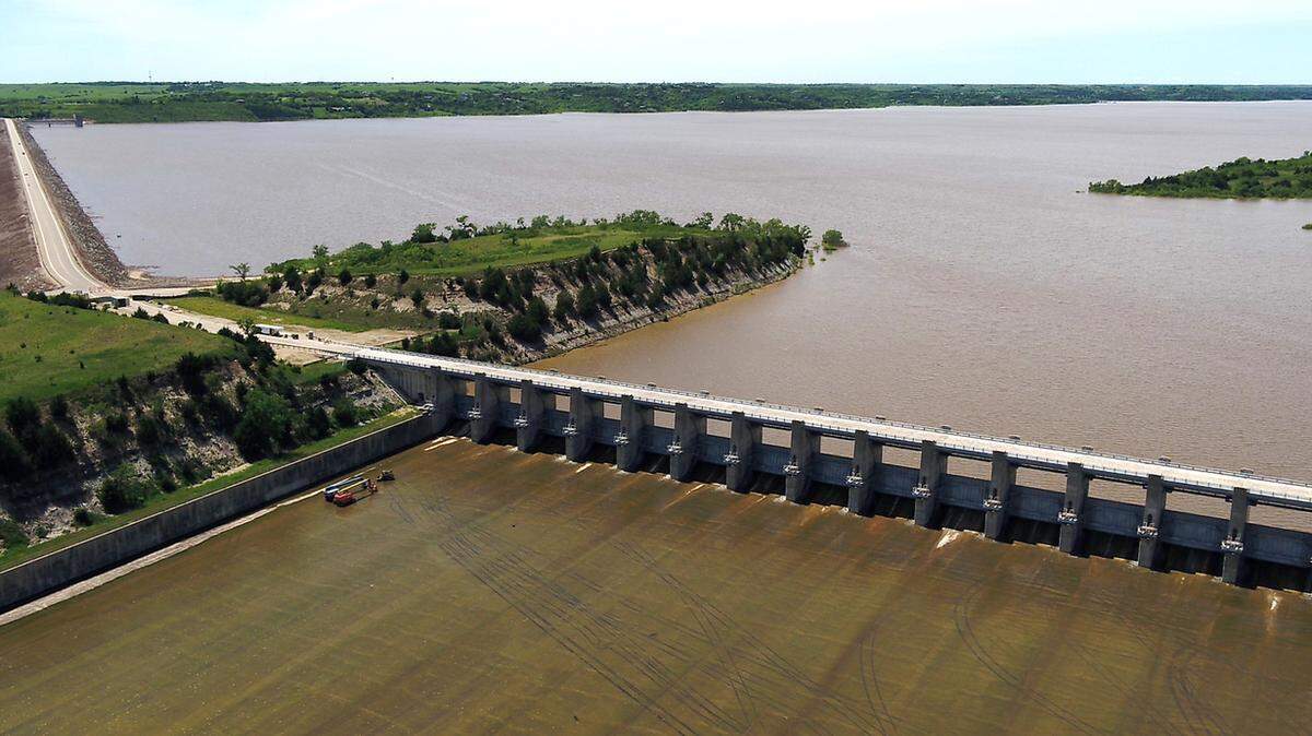 Boaters are being told to avoid Tuttle Creek Cove after a fuel tank from a commercial barge fell into Tuttle Creek Lake as strong winds kicked up waves at the lake, according to the U.S. Army Corps of Engineers. This file photo of the spillway is from 2019.