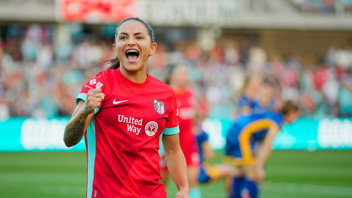 Debinha scores 50th NWSL goal in KC Current win. See highlights vs. San Diego