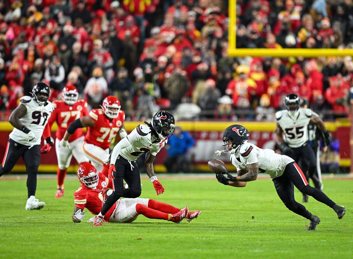 Houston Texans safety Jalen Pitre (5) makes a catch off an interception in the second quarter of the game against the Kansas City Chiefs at GEHA Field at Arrowhead Stadium on Sunday, Dec. 7, 2025.