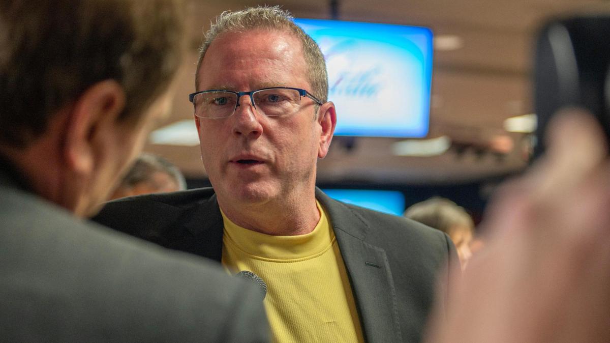 The Olathe school board voted Tuesday to censure board member Brian Connell over his outbursts at meetings.