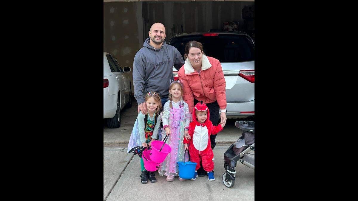 A photo of Jordan Yust, Beth Yust, their twin daughters and son.