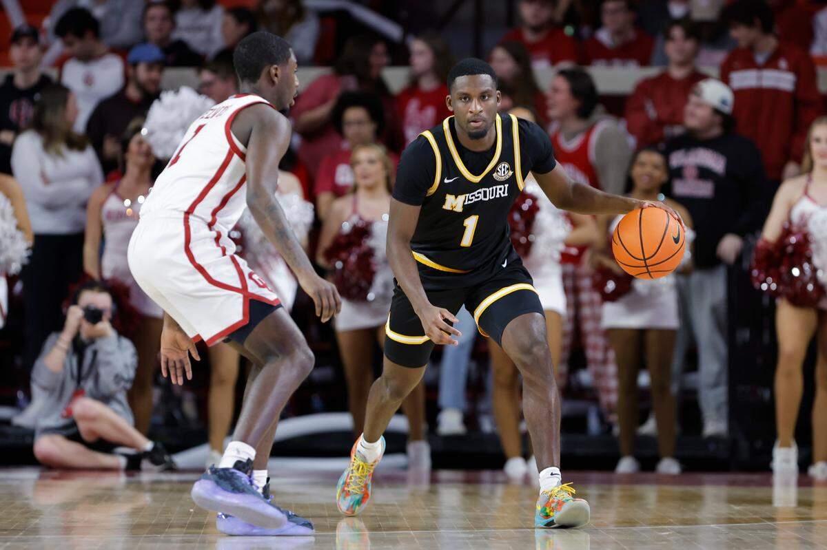 Missouri Tigers guard Marques Warrick, right, dribbles the ball upcourt against the Oklahoma Sooners during an SEC men’s basketball game at the Lloyd Noble Center on Wednesday, March 5, 2025 in Norman, Okla.