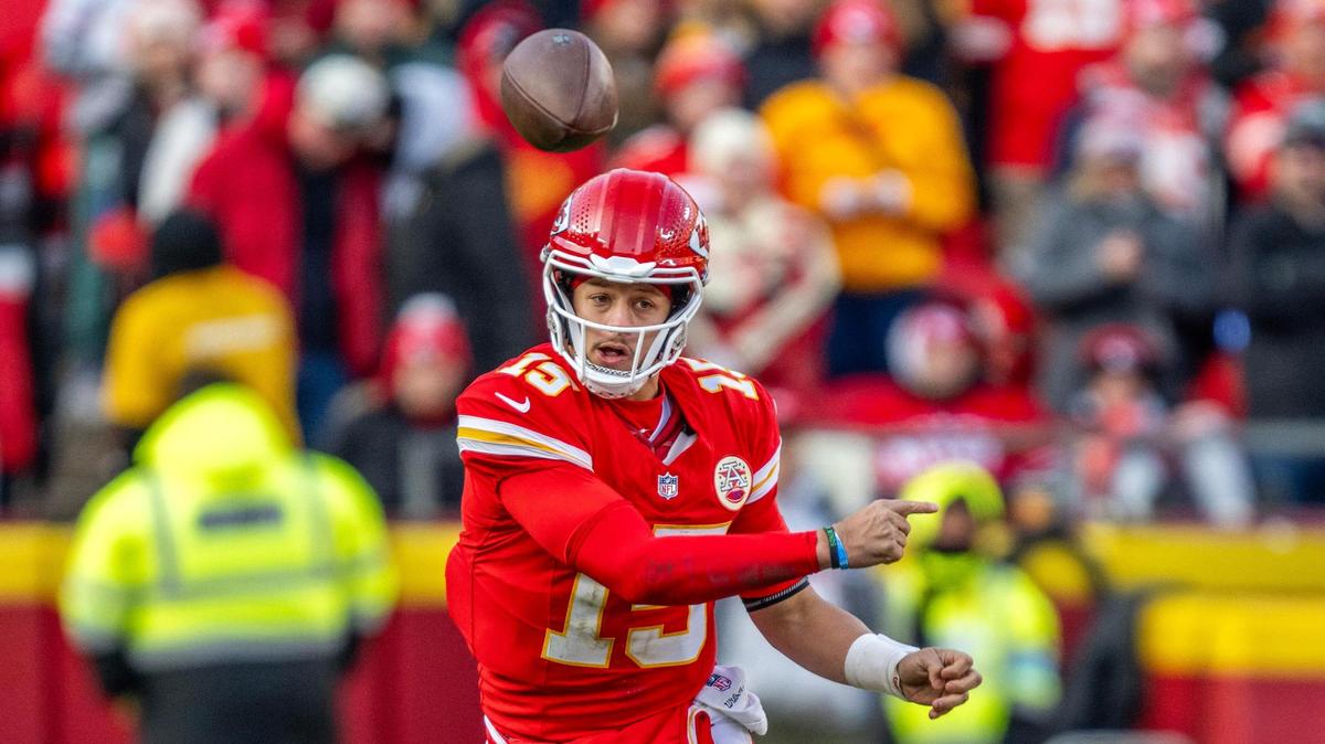Kansas City Chiefs quarterback Patrick Mahomes (15) throws a pass in the second quarter during an NFL game against the Las Vegas Raiders on Friday, Nov. 29, 2024, at GEHA Field at Arrowhead Stadium.
