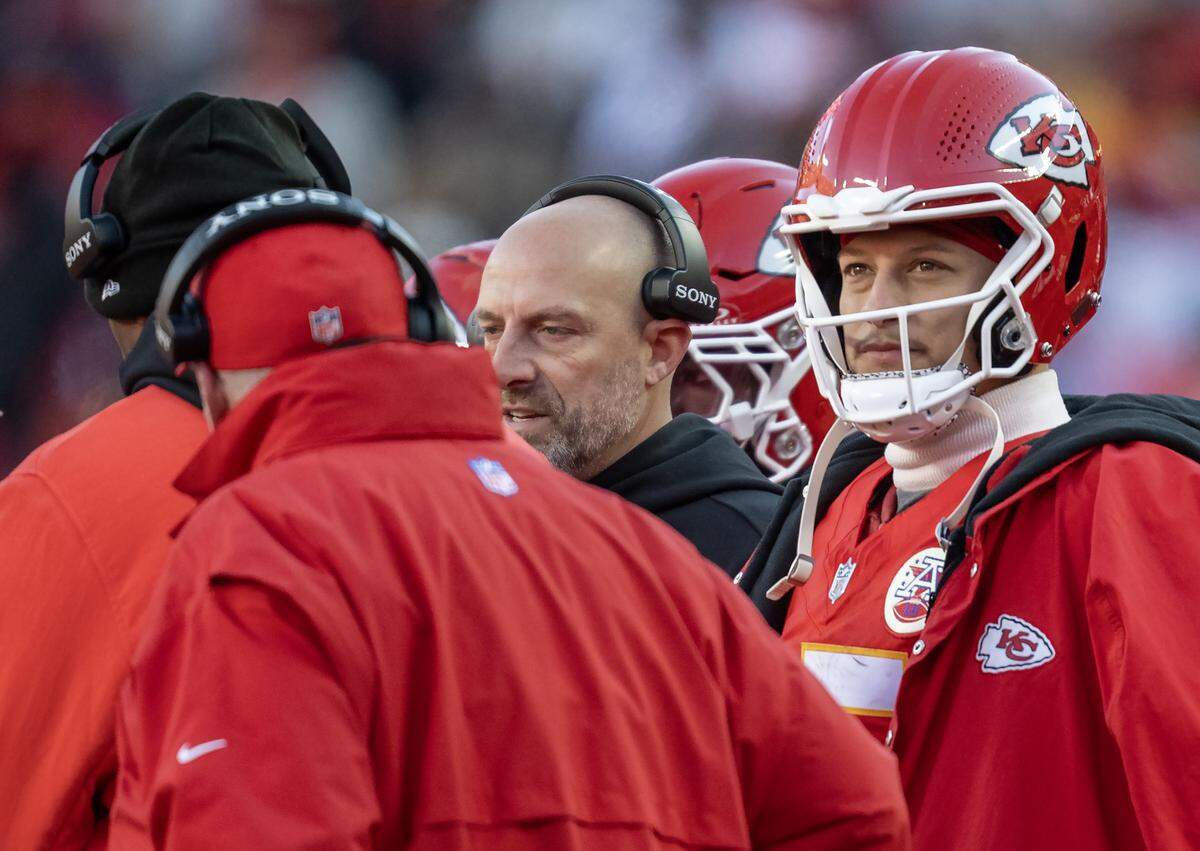 Kansas City Chiefs quarterback Patrick Mahomes (15) on the sidelines in the second half against the Los Angeles Chargers on Sunday, Dec. 14, 2025 at GEHA Field at Arrowhead Stadium in Kansas City. The Chargers defeated the Chiefs, 16-13.