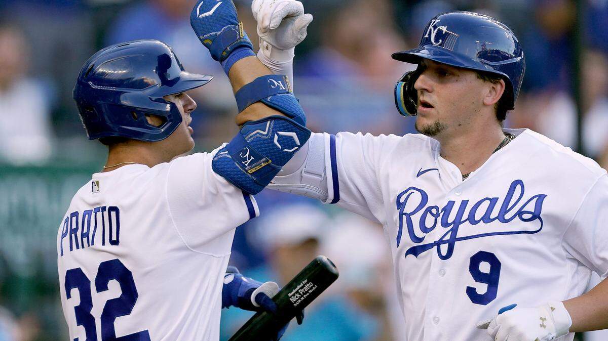 Kansas City Royals’ Nick Pratto (32) celebrates with Vinnie Pasquantino after hitting a solo home run during the fourth inning of the second game of a baseball doubleheader against the Chicago White Sox Tuesday, Aug. 9, 2022, in Kansas City, Mo. The Royals won 4-2.