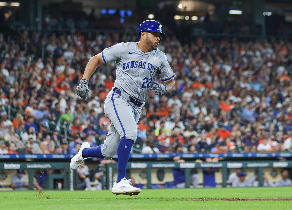 Kansas City Royals right fielder Tommy Pham runs to first base on a single during Sunday’s game against the Astros at Minute Maid Park in Houston.