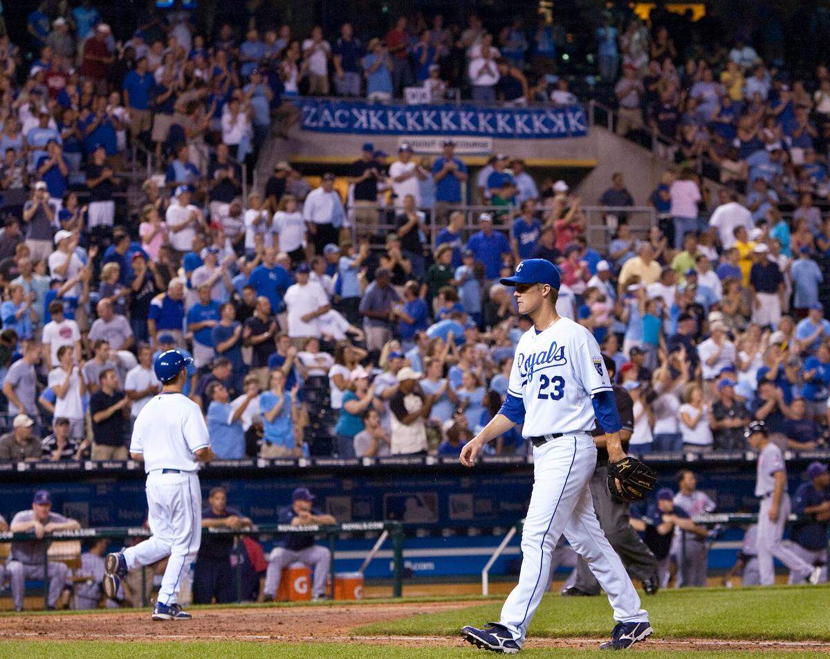 Royals starting pitcher Zack Greinke walked off the field after striking out 15 batters in a game during his Cy Young winning season of 2009. He’s returning to Kansas City on a one-year contract.