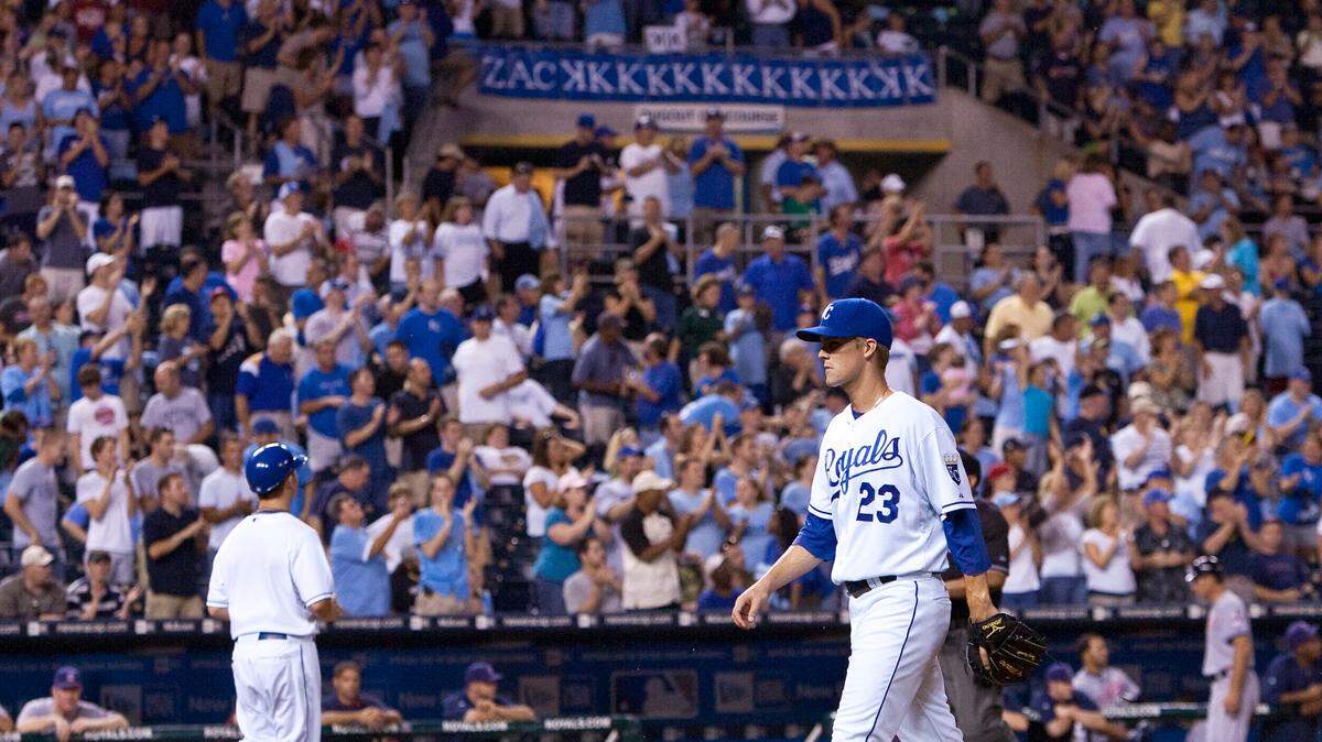 Royals starting pitcher Zack Greinke walked off the field after striking out 15 batters in a game during his Cy Young winning season of 2009. He’s returning to Kansas City on a one-year contract.