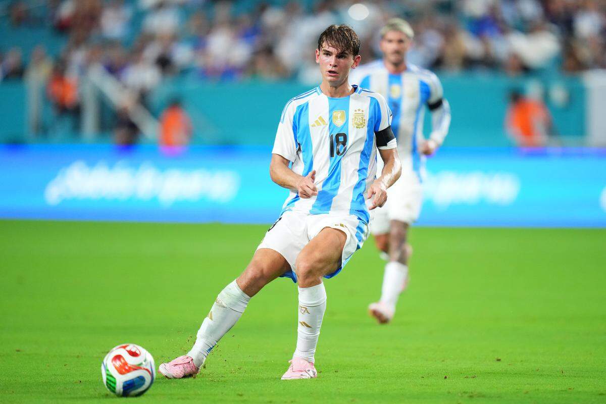 Nicolas Paz of Argentina shoots during the International Friendly between Argentina and Venezuela at Hard Rock Stadium on October 10, 2025 in Miami Gardens, Florida.