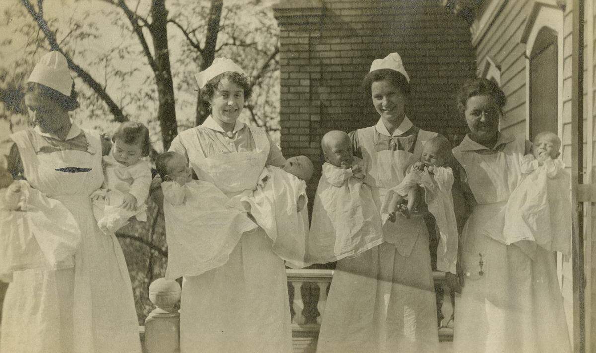 Willows nurses holding newborns. 1915.