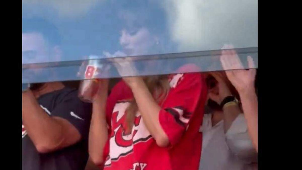 Taylor Swift’s fans took special note of the cup from which she drank Sunday.