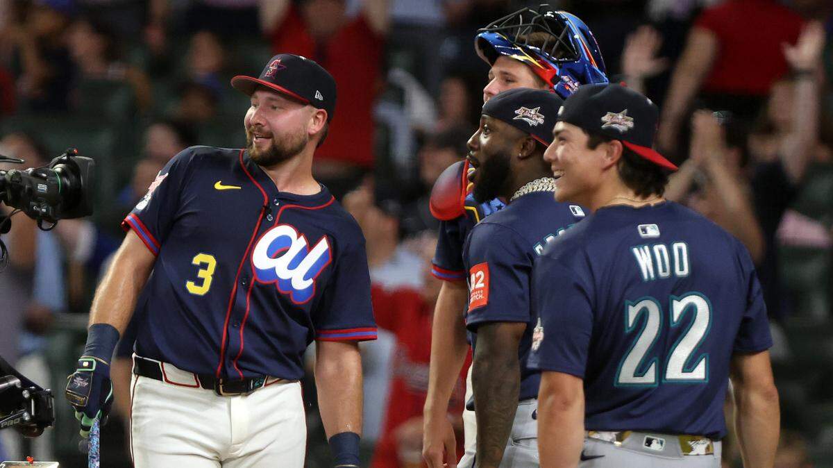 Seattle Mariners catcher Cal Raleigh (29) reacts after winning the 2025 Home Run Derby at Truist Park.