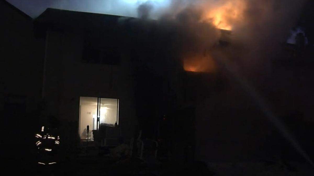 Overland Park fire crews arrived at 3 a.m. to the Sheridan Ridge Townhomes apartment complex following calls of a fire. After two hours the heavy smoke and fire in the attic were brought under control. No injuries were reported.