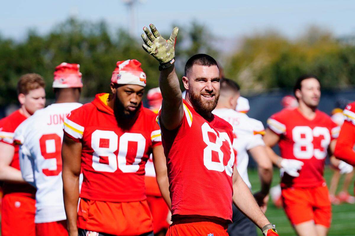 Kansas City Chiefs tight end Travis Kelce (87) waves to the sidelines as he warms up with teammates, including Chiefs tight ends Kendall Blanton (80) Noah Gray (83), during NFL football practice in Tempe, Ariz., Wednesday, Feb. 8, 2023. The Chiefs will play against the Philadelphia Eagles in Super Bowl LVII on Sunday.