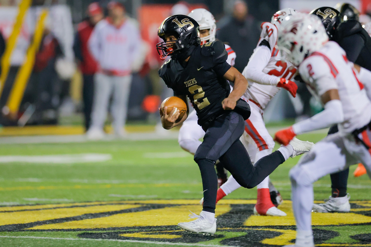Lee’s Summit’s Preston Hatfield, left, broke Kyren Williams’ state high school title game record with 457 rushing yards in the Tigers’ 41-37 win over Nixa in the Missouri Class 6 championship football showdown at Spratt Memorial Stadium in St. Joseph, Missouri on Saturday, Dec. 6, 2025.