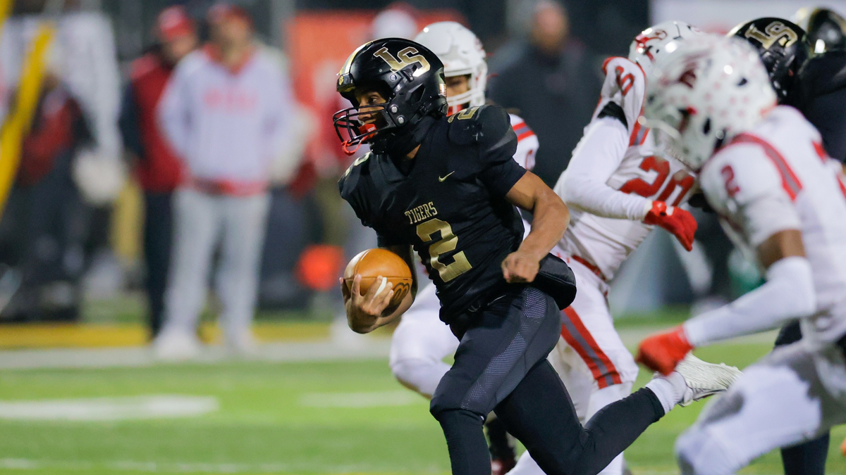 Lee’s Summit’s Preston Hatfield, left, broke Kyren Williams’ state high school title game record with 457 rushing yards in the Tigers’ 41-37 win over Nixa in the Missouri Class 6 championship football showdown at Spratt Memorial Stadium in St. Joseph, Missouri on Saturday, Dec. 6, 2025.