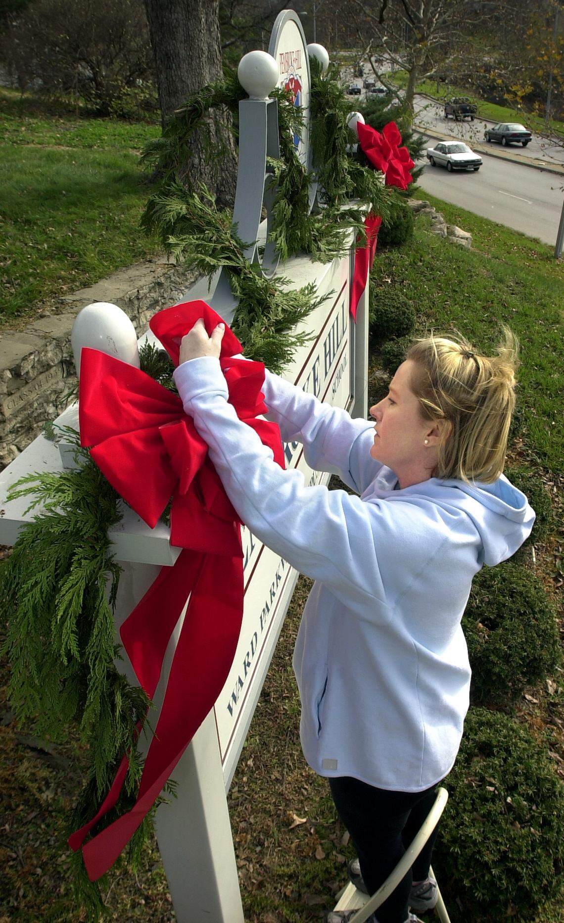 In November 2001, Reta Brosnahan Saffo, Kate Spade's sister, was a parent volunteer adding some holiday color to Pembroke Hill School on State Line Road. She now lives in New Mexico.