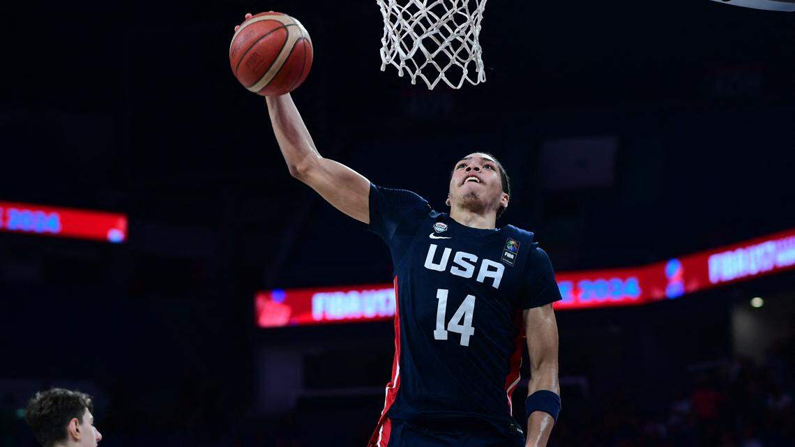 Tyran Stokes joins long list of elite basketball prospects to pick Bill Self, KU