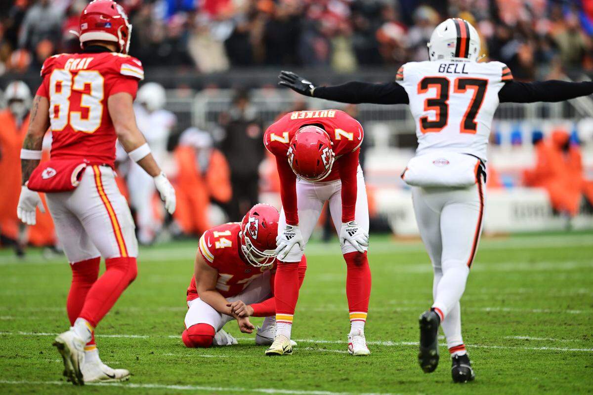Kansas City Chiefs placekicker Harrison Butker (No. 7) hangs his head after missing a 29-yard field goal at the end of the second half of an NFL Week 15 game against the Cleveland Browns at Huntington Bank Field in Cleveland, Ohio on Sunday, Dec. 15, 2024.