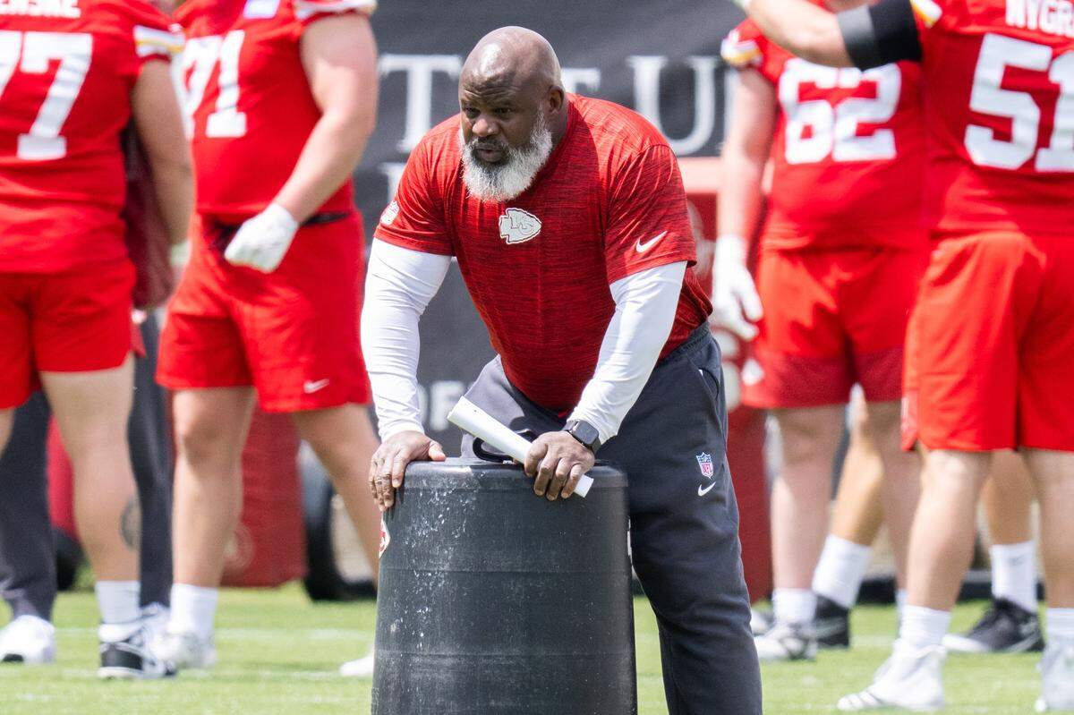 Kansas City Chiefs new offensive coordinator Eric Bieniemy coaches players thru run drills during Chiefs mini camp on Friday, May 1, 2026.
