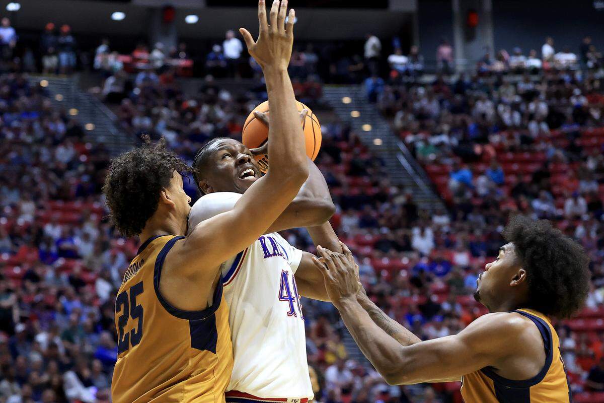 Flory Bidunga #40 of the Kansas Jayhawks in action during the second half against Thomas Ndong #25 of the California Baptist Lancers in the first round of the 2026 NCAA Tournament at Viejas Arena on March 20, 2026 in San Diego.