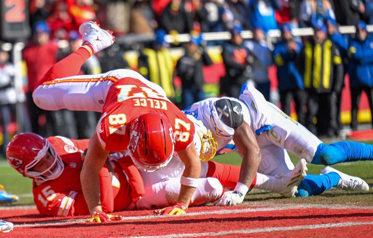 Kansas City Chiefs quarterback Patrick Mahomes (15) rushes for a touchdown on the first drive against the LA Chargers at GEHA Field at Arrowhead Stadium on Sunday, Dec. 14, 2025.