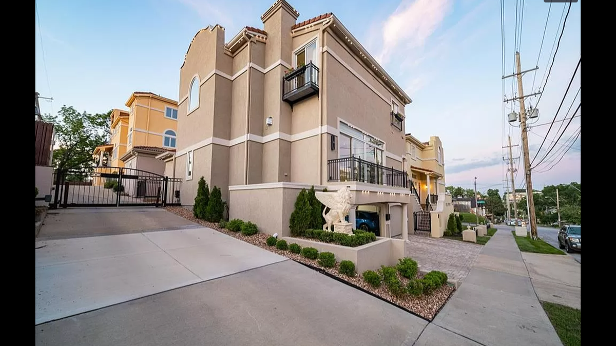 The condo at 4 E. 51st St. in Kansas City is a four-minute walk away from the Country Club Plaza.