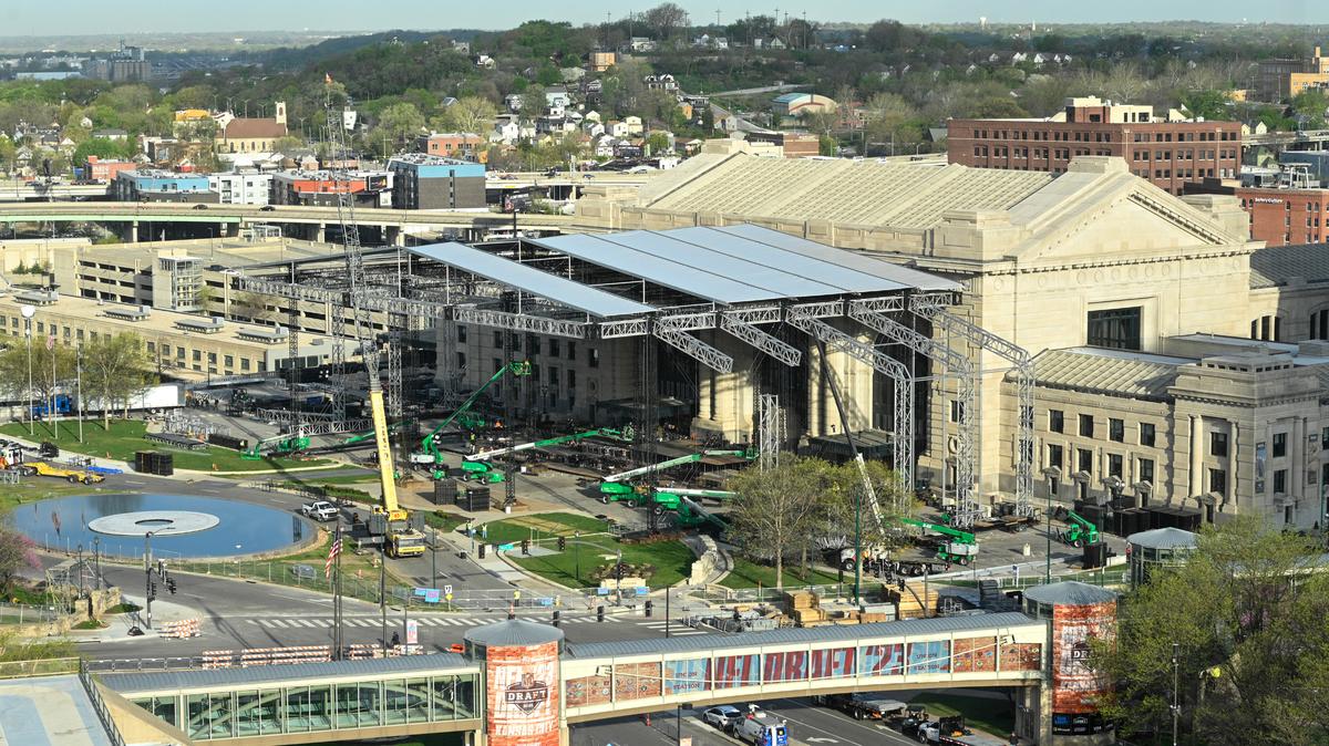 Biggest NFL Draft stage ever took two weeks to build. Watch it go up in 90 seconds