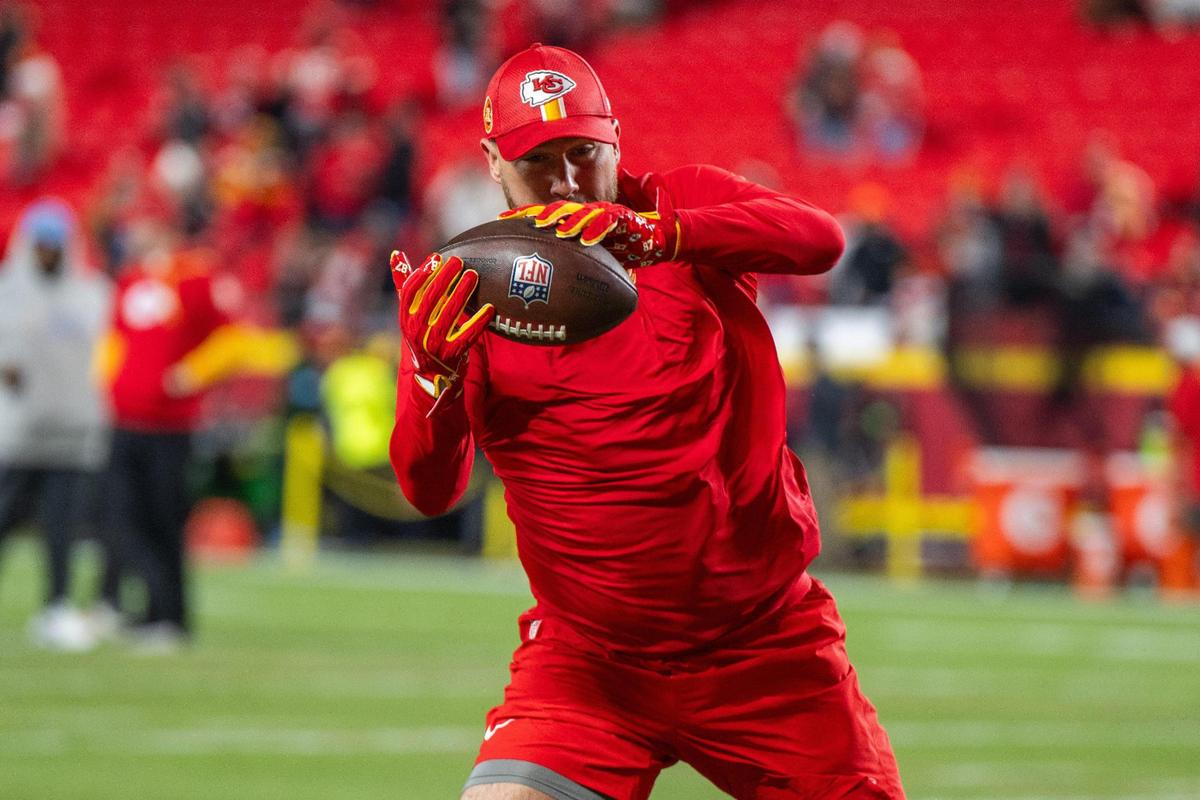 Kansas City Chiefs tight end Travis Kelce warms up before the Chiefs game vs. the Los Angeles Chargers on Sunday, Dec. 8, 2024 at GEHA Field at Arrowhead Stadium.