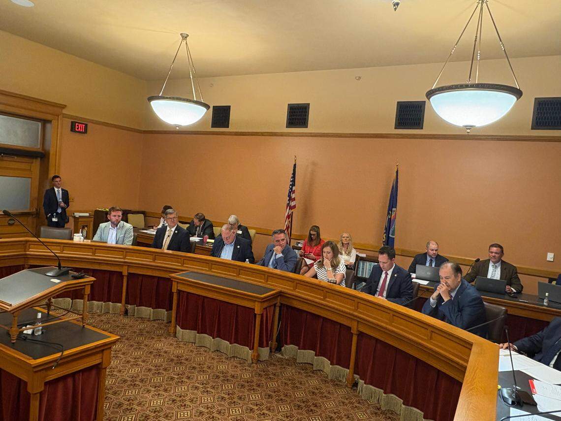At a July 7 Legislative Coordinating Council meeting, top Kansas lawmakers voted to extend the state’s offer of a massive STAR bond incentive package to poach one or both of the Kansas City Chiefs and Royals from Missouri.