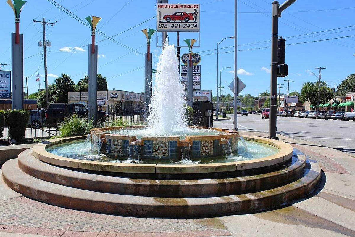 The West Side Fountain, installed in 2001, has been in a regular state of disrepair. A new sculpture is to be installed nearby as part of Southwest Boulevard reconstruction and improvement.