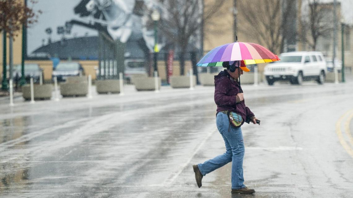 Warm spring-like weekend makes way for showers, possible sleet