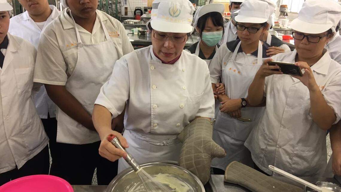 Former Johnson County Mexican restaurant will become multicultural bakery