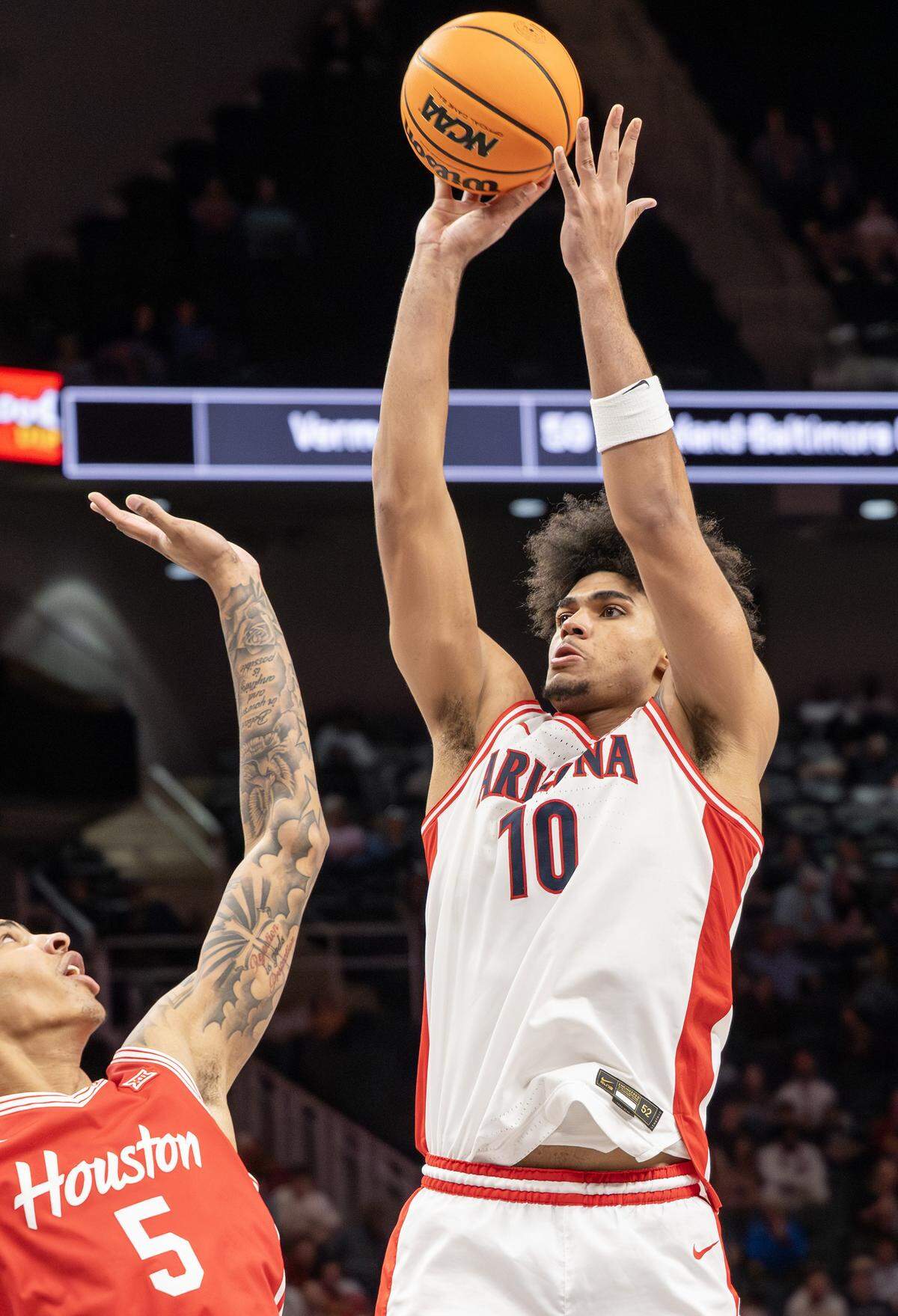 Arizona Wildcats guard Brayden Burries (5) shoots a basket over Houston Cougars center Chris Cenac Jr. (5) during the second half of the Big 12 Men's Basketball Tournament Championship game at T-Mobile Center on Saturday, March 14, 2026, in Kansas City.