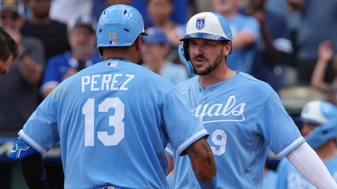 Salvador Perez inches closer to Royals’ all-time HR mark in 6-1 win over Padres