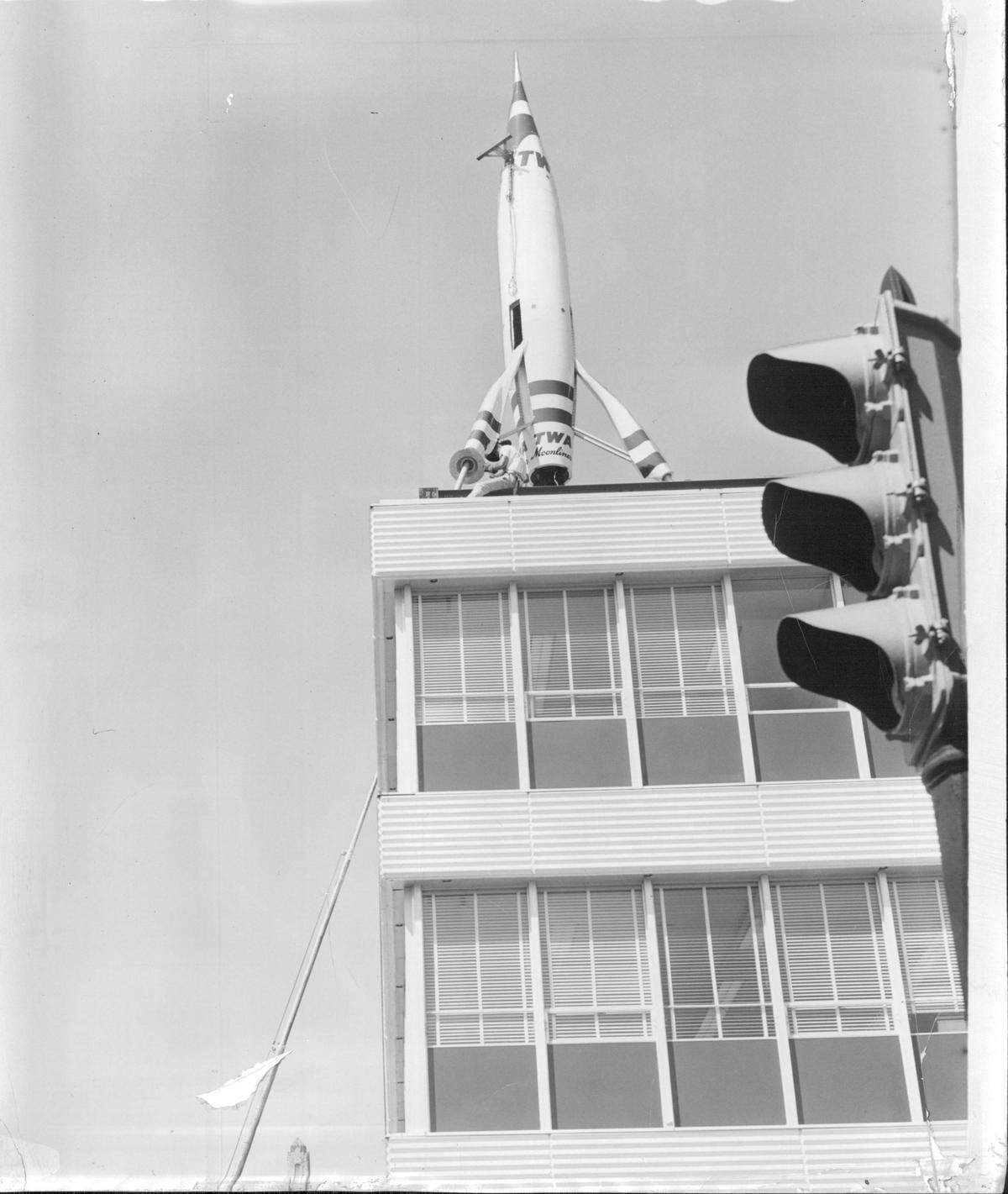 This Star’s archival photo from 1956 shows the iconic “Moonliner” on top of the TWA building when it was newly installed. It was intended to be illuminated at night and was painted to match the airline’s office building.