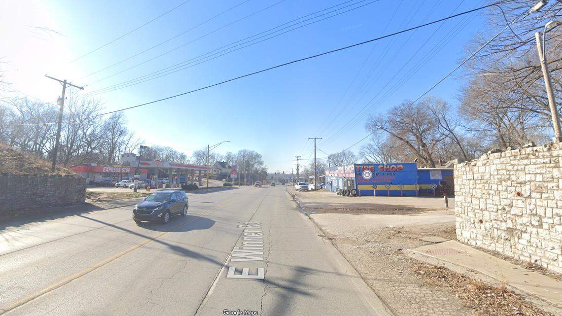 Driver leaves scene, returns after fatal crash that killed pedestrian on KC’s East Side