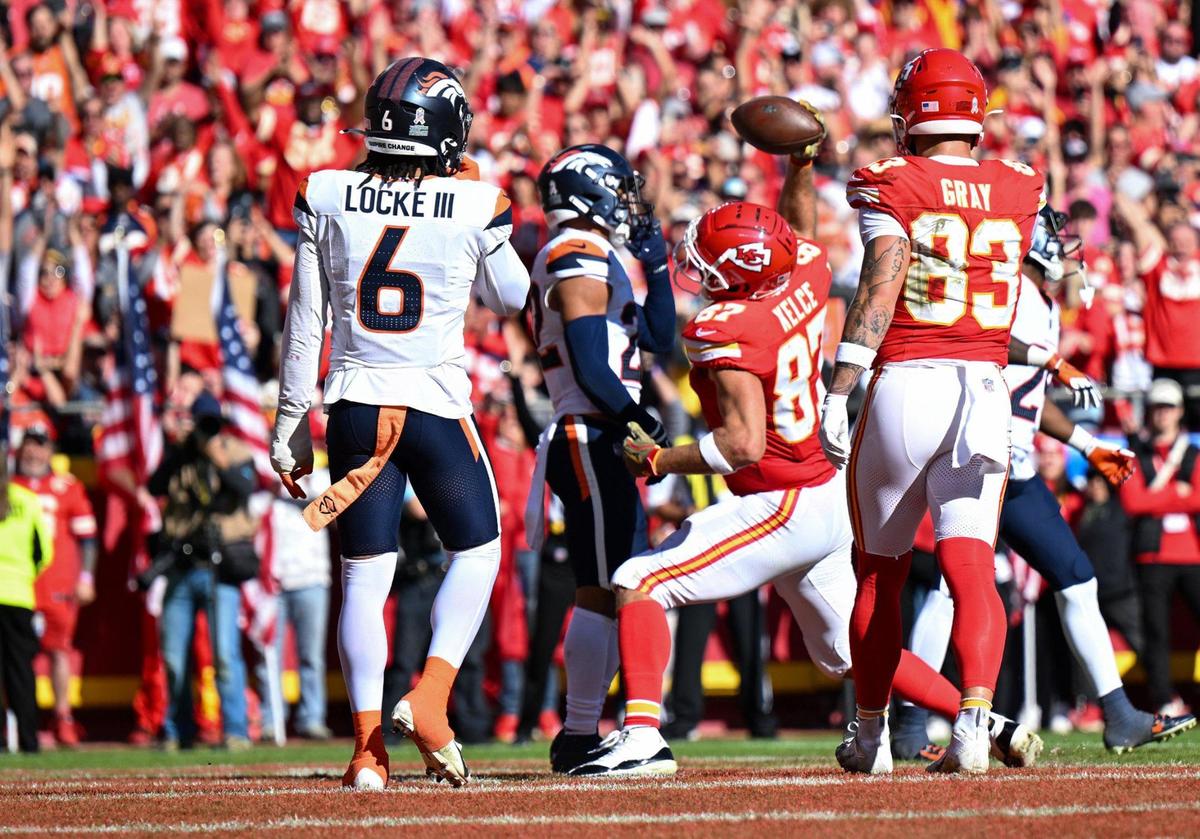 Kansas City Chiefs tight end Travis Kelce (87) spikes the ball after scoring a touchdown in the first half on Sunday, Nov. 10, 2024, at GEHA Field at Arrowhead Stadium.