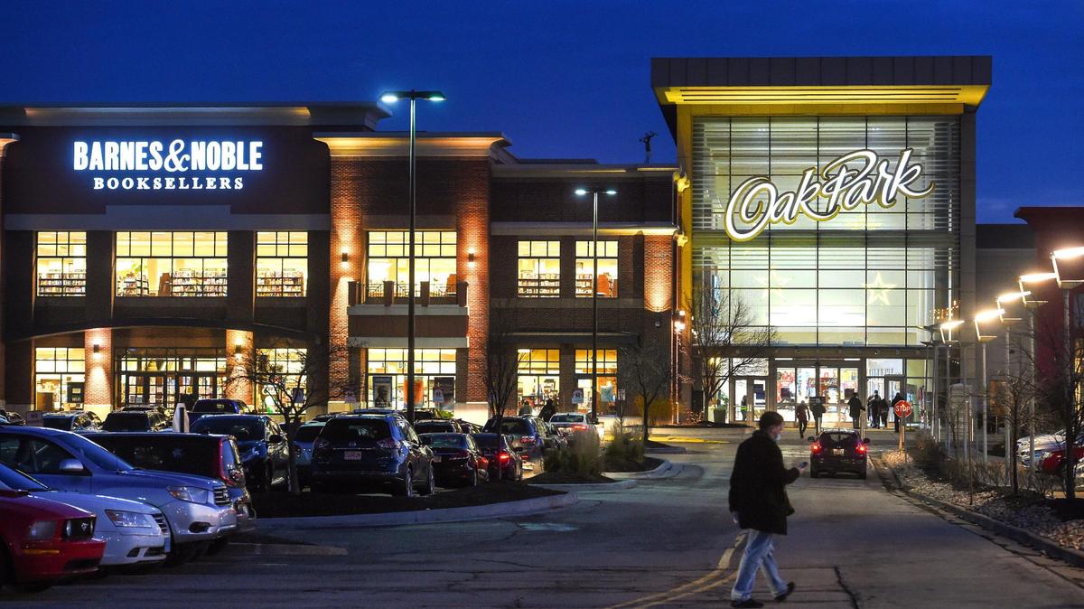 Oak Park Mall is adding two new tenants.