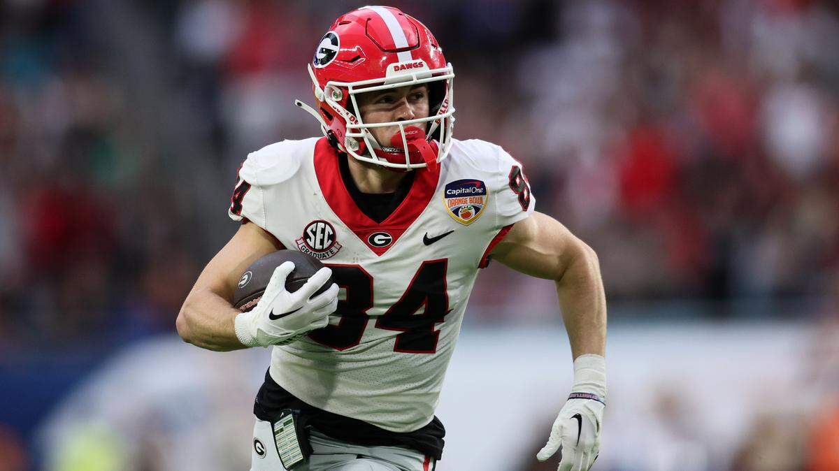 Dec 30, 2023; Miami Gardens, FL, USA; Georgia Bulldogs wide receiver Ladd McConkey (84) makes a catch and runs for touchdown against the Florida State Seminoles during the first half in the 2023 Orange Bowl at Hard Rock Stadium.